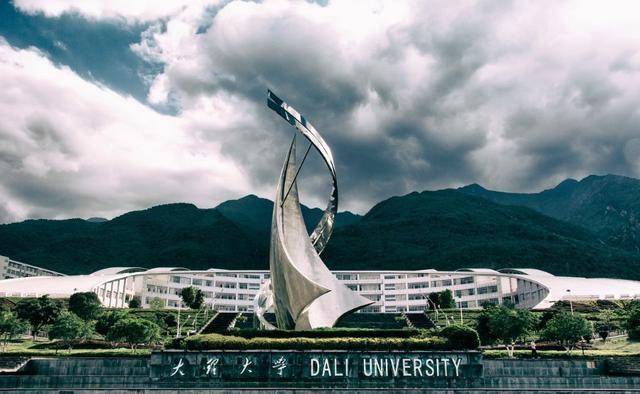 云南最美大学走红,山水画中的学府,学生却嫌太辛苦