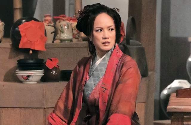 45岁"最美绿叶"简慕华近况!