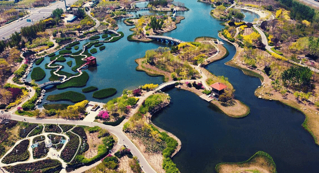 整个公园规划区分为世界大航海主题公园度假区,湿地生态游乐区,总统