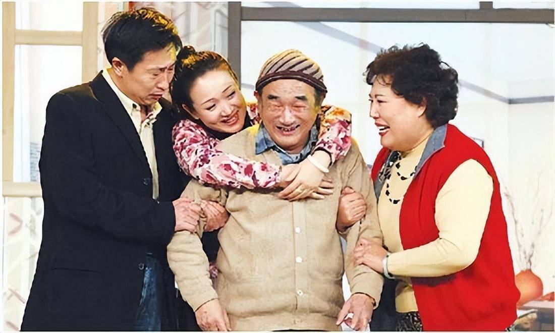 严顺开病逝5年,遗孀的选择令人泪目_表演_喜剧_演技