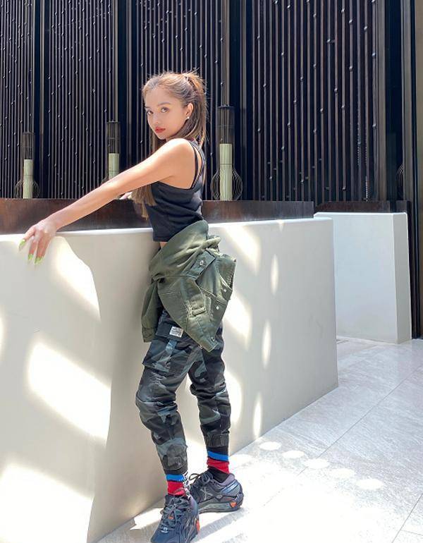 158穿出一米七的气场_白色_小辣椒_身高