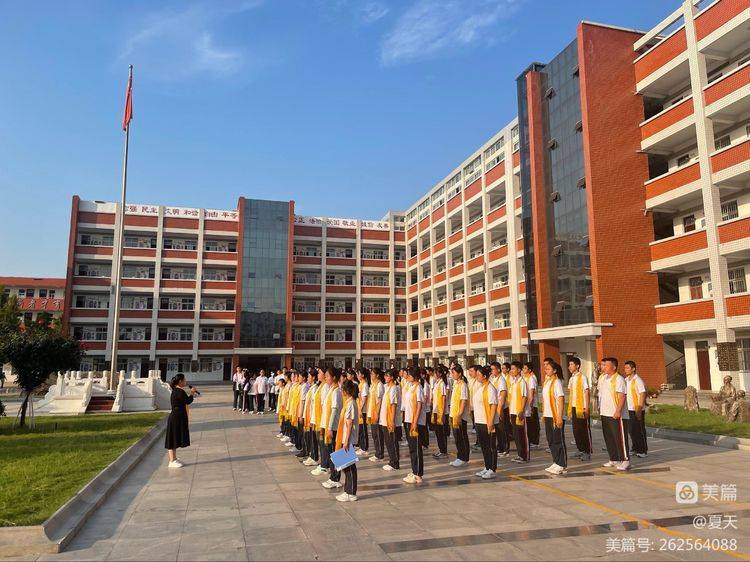 愿九年级全体学生谨记圣贤教诲,践行油田十中"尊师重教"的理念,立下