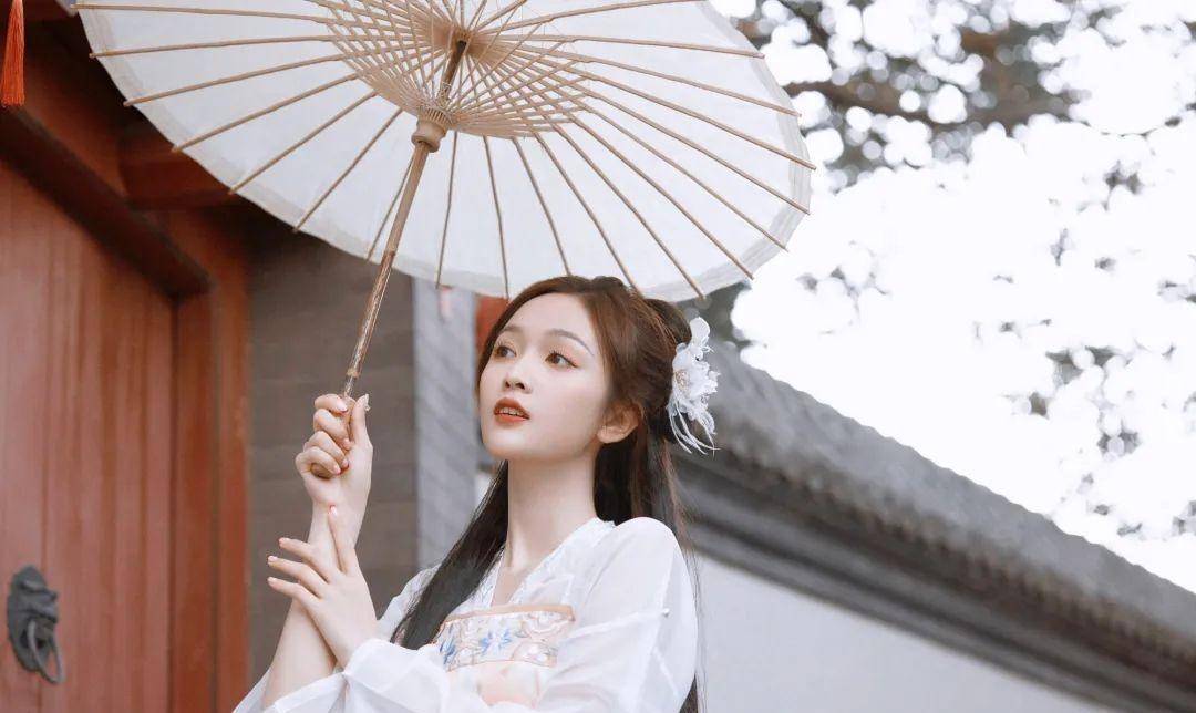 吴宣仪身穿一组古风写真照,温婉大气,回眸一笑真好看_形象_能力_都能