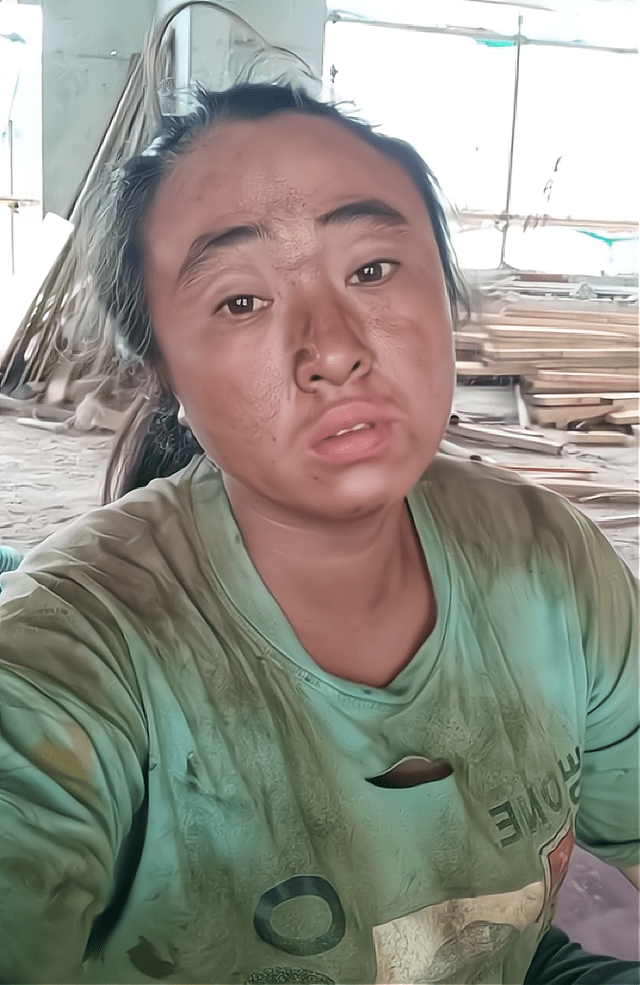 云南女子去工地打工,和2对夫妻4个单身汉同住,无奈又尴尬_生活_女人