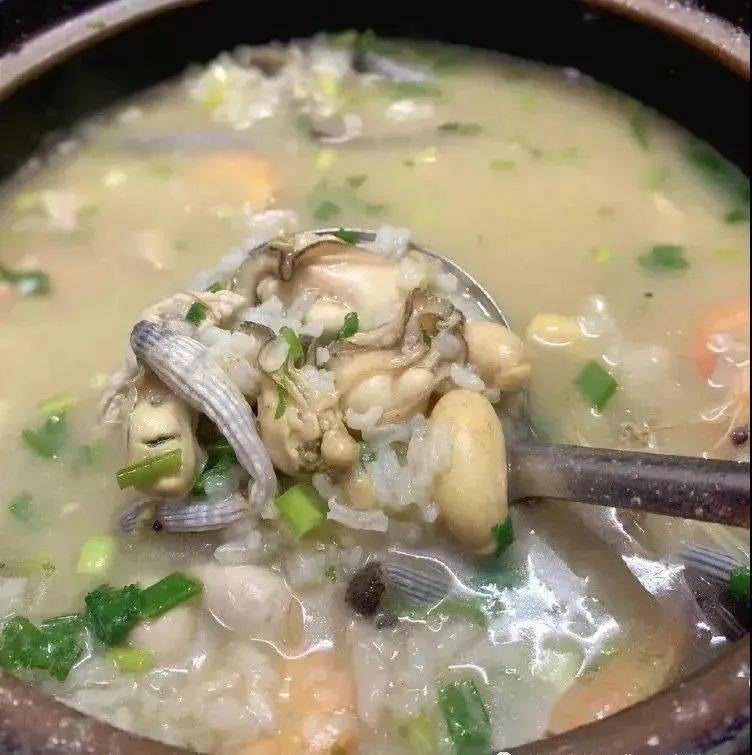 钦州的功能粥就是这样的"补品"有新鲜猪杂粥,白鸽粥,泥丁粥,海鲜粥