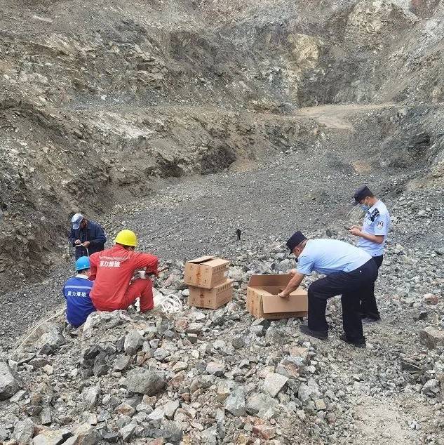阿右旗集中销毁5.6万余发雷管_进行_警戒_物品