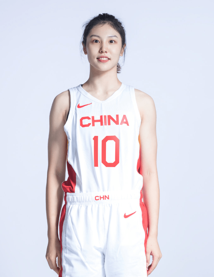 12人定妆照出炉 郑薇大笑出镜_韩旭_李月_比赛