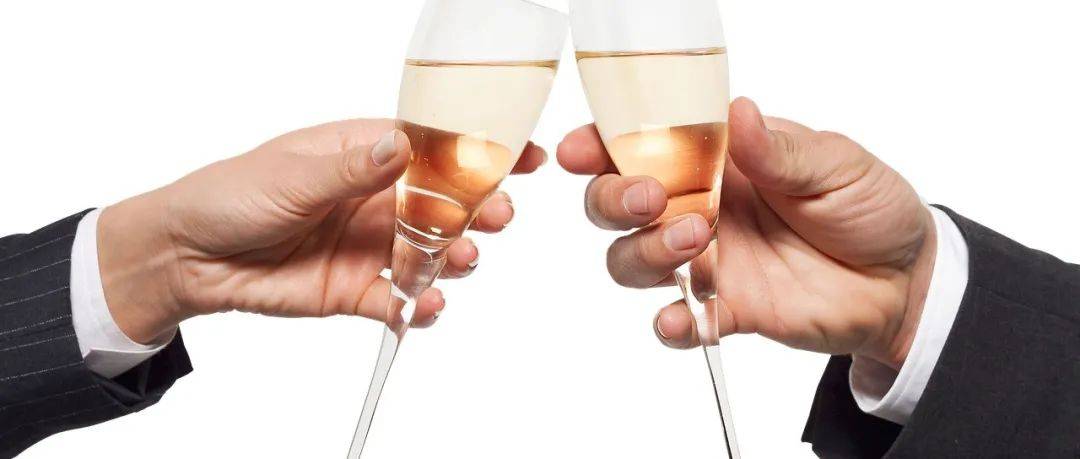 “碰杯”的动作究竟从何而来,代表了什么?_Toast_声音_对方
