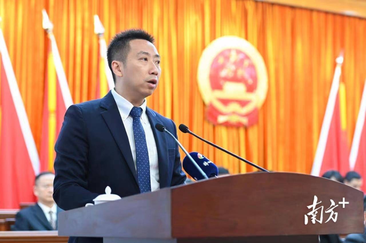 盘石当选禅城区区长:争做"铁军"模范,为禅城高质量发展贡献力量_佛山