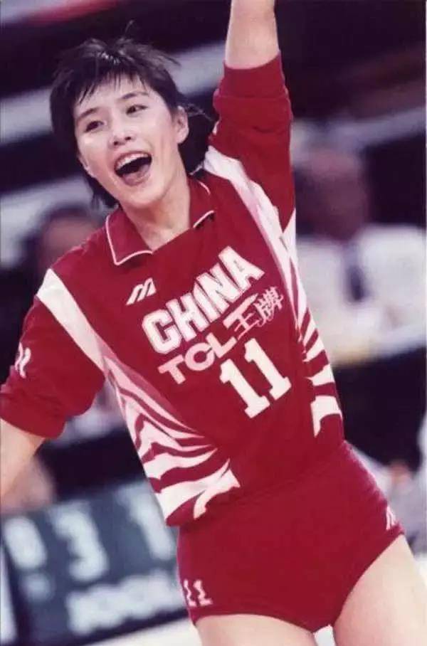 中国女排史上第一美女,如今65岁的她身价过亿_杨希_排球_事业
