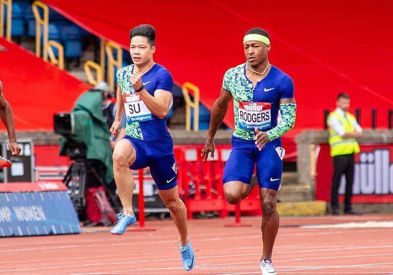 苏炳添不愧是亚洲飞人,穿短裤背心能看见一身肌肉,太有男人味了_运动