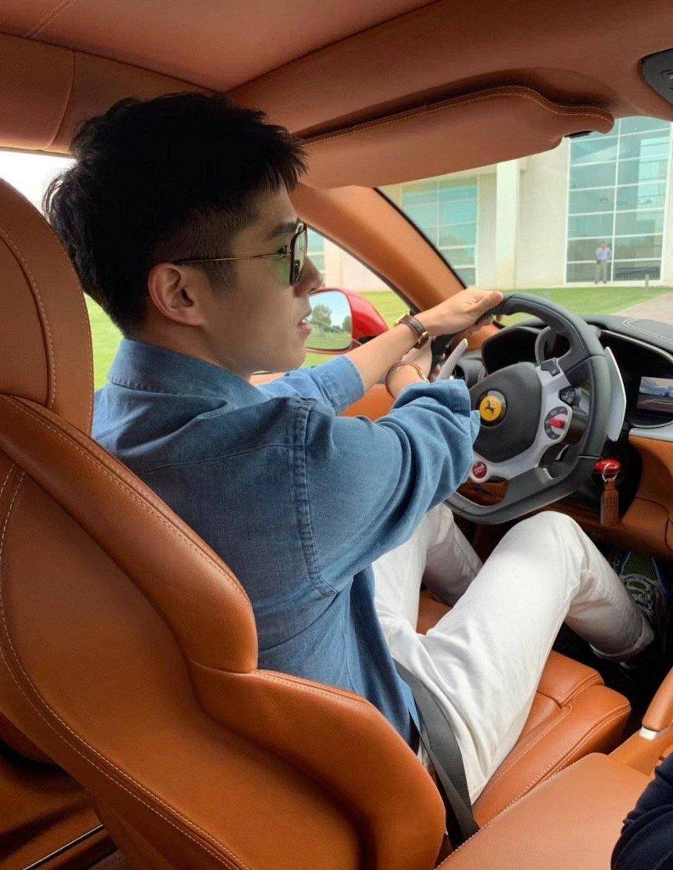 刘昊然晒停车技术,发文求夸,这车技把秋名山车神都比下去了_驾照_王源