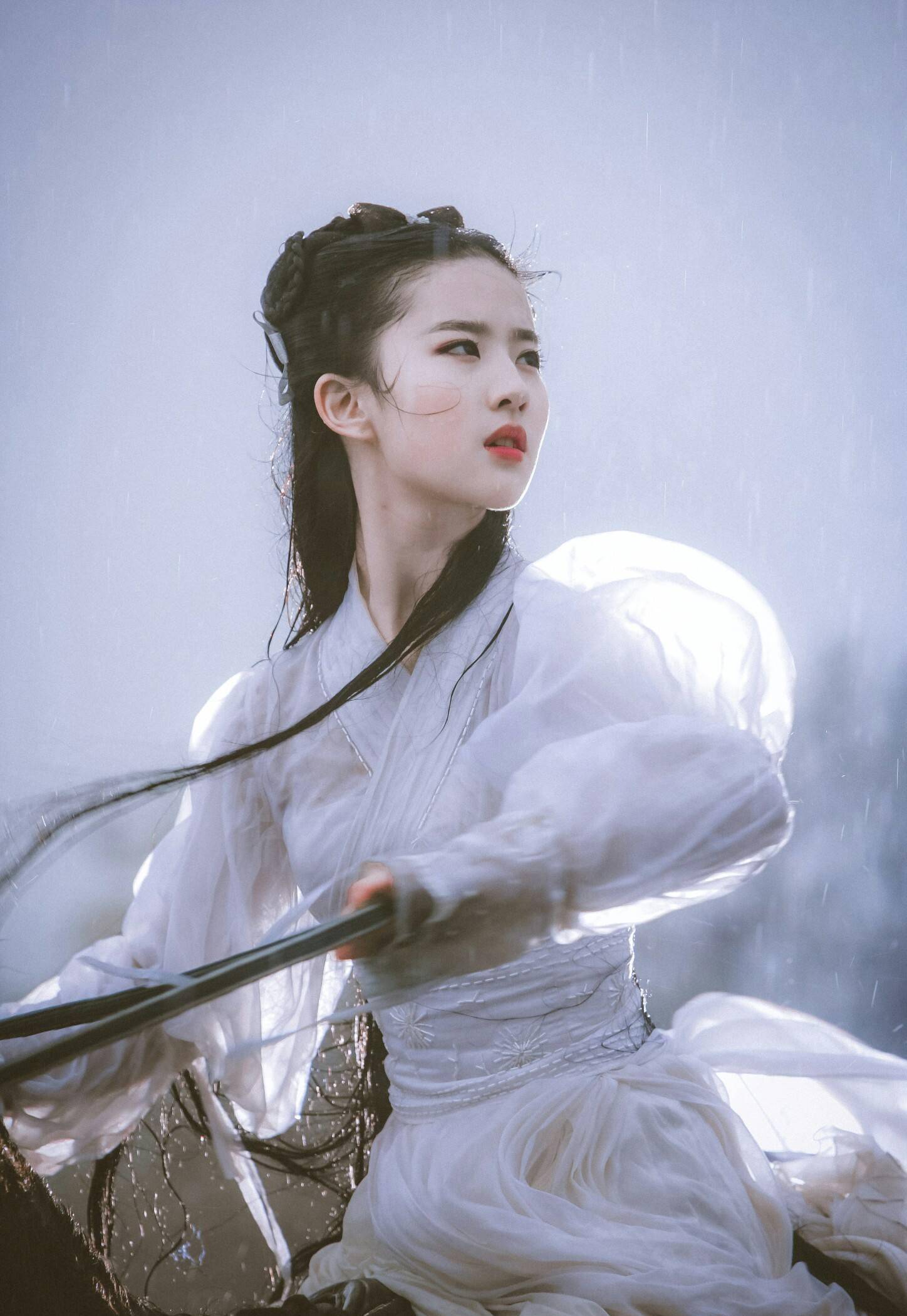刘亦菲:风华绝代宛如仙女下凡,巅峰颜值古装造型堪称不朽经典_感觉