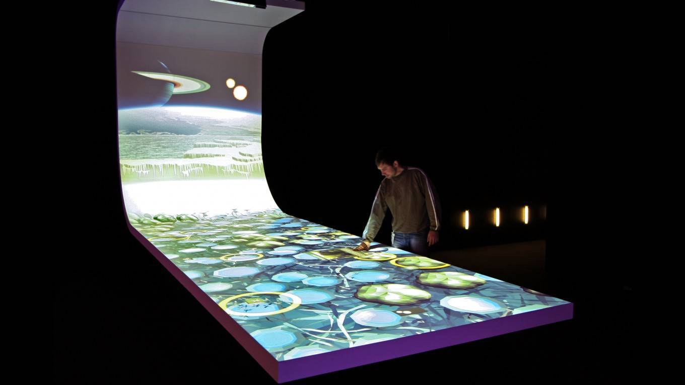 触摸感应大致可分为多点触摸,互动投影,身体互动等.