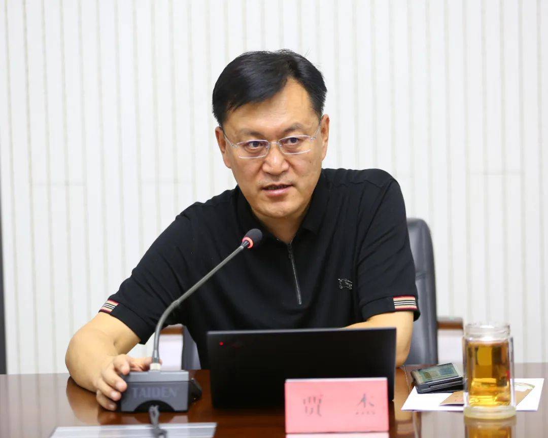 内蒙古广播电视台党组成员,副台长贾杰表示,复盘融媒体直播《根脉》的