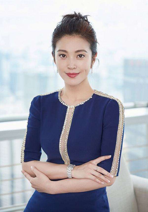 娱乐圈都靠"金主"上位,自封"莲花"的她不!
