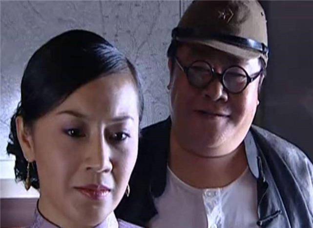 她正是当初张一山小时候再参演《小兵张嘎》是的客栈老板娘"李仙花"的