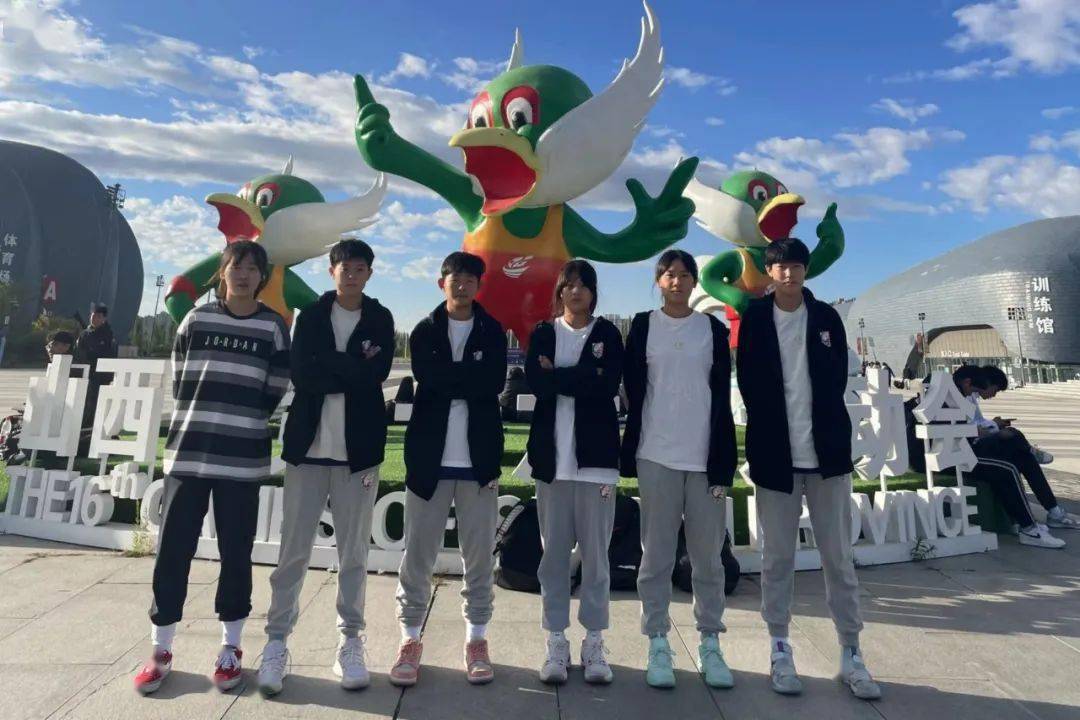 篮球队263人参加了比赛,我校高一高二年级6名学生队员代表临汾市参加