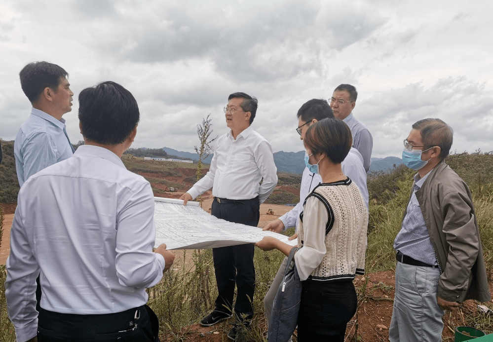 曹明权:加强水土保持和垃圾分类工作 助力绿色低碳发展示范区建设