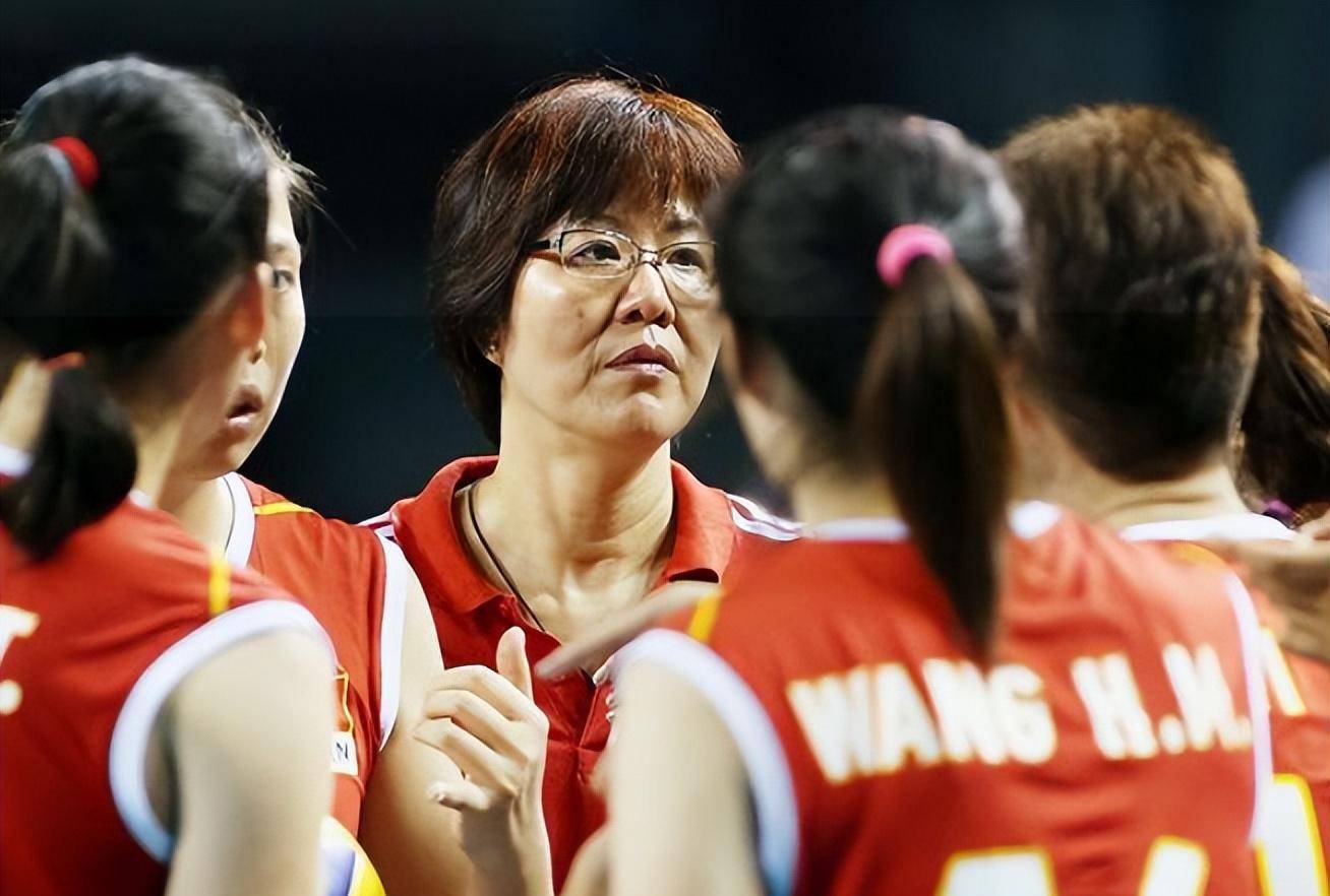 女排天才张锦文,对澡堂阿姨大打出手,郎平将其开除,后来怎样?