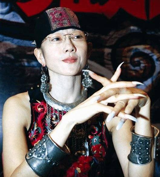 杨丽萍罕见35岁近照:那时她不留长指甲,不过度漂亮美得很自然_舞蹈