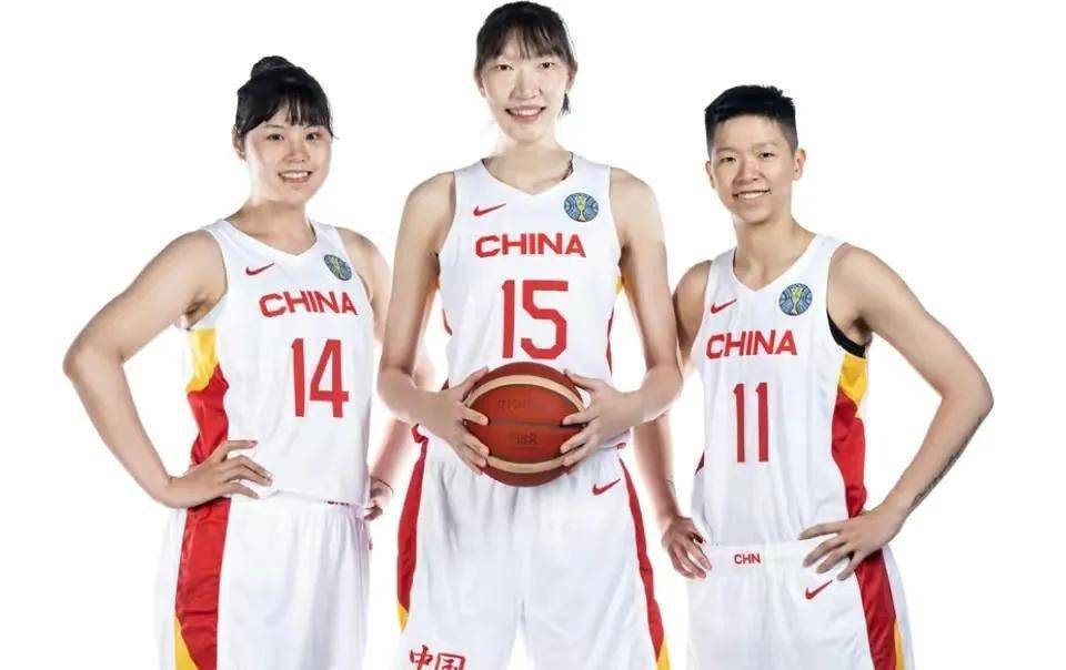 CCTV5直播，双塔领衔，李梦出击，中国女篮与美国女篮迎巅峰对决