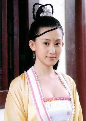 现在才发现,18年前的《至尊红颜》里全是美女,赵文卓老婆都垫底