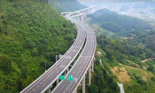 中国唯一没有平原的省份，如今县县通高速，风景如画游客都说美