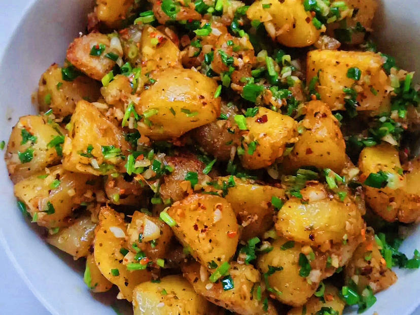 原创
            分享土豆的12种花样做法低脂健康又好吃，比小吃街的还全
                
                 
