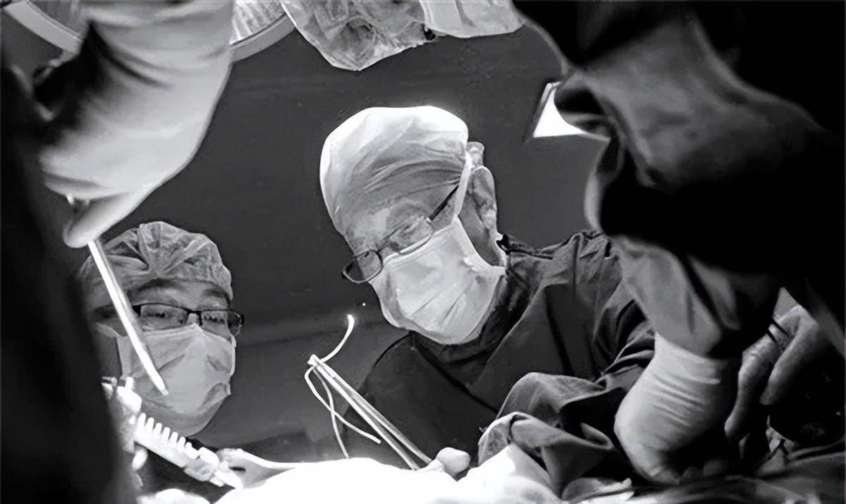 这时候,裘法祖告诉吴孟超,我国是一个肝病大国,但我国的肝脏外科很