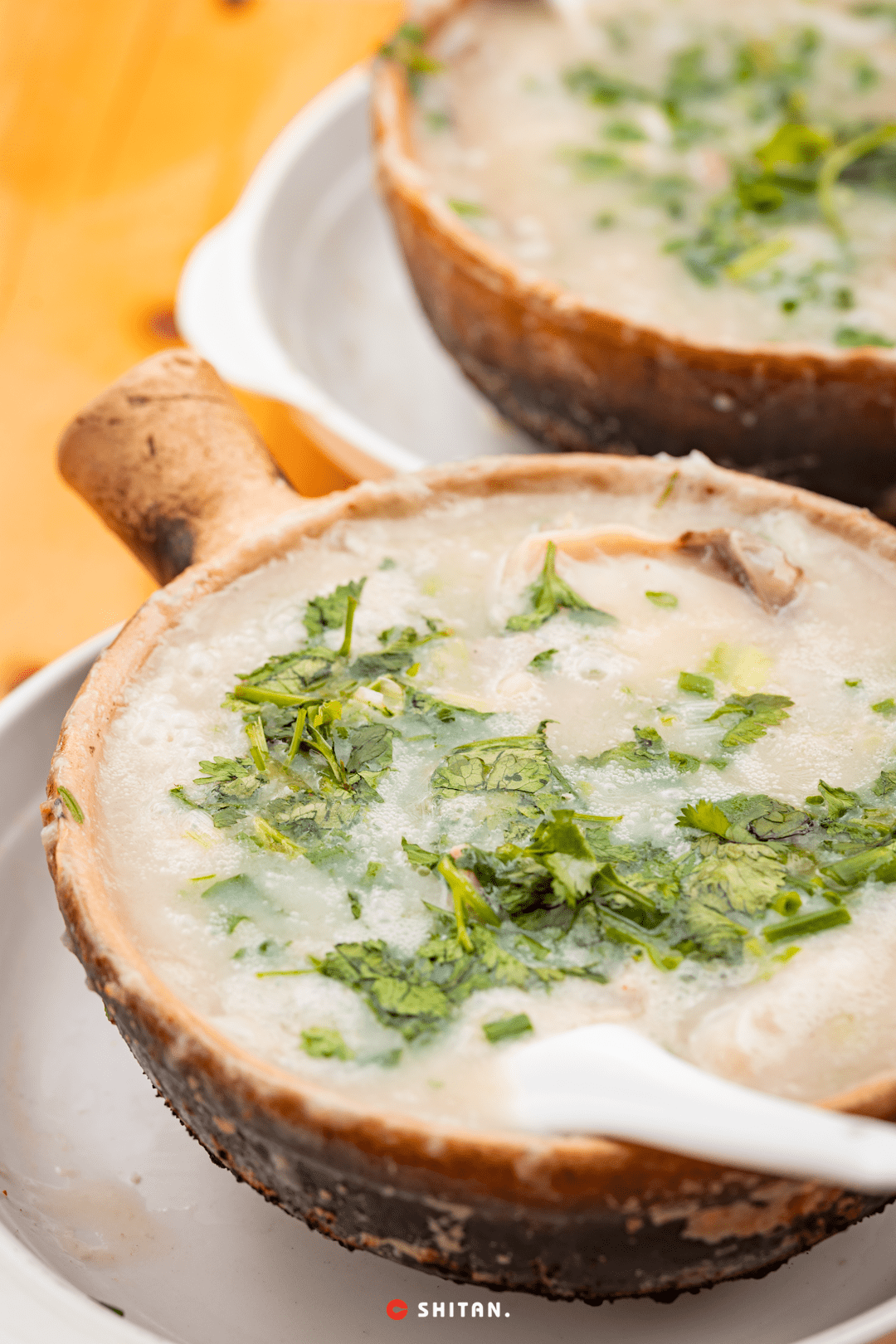 开了14年的任性煲仔粥:"真的只卖5小时,下午要打麻将"_粥店_广式_带着