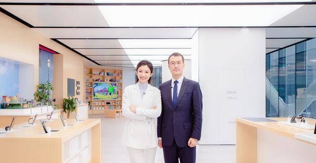 34岁蔡紫堪称职场精英穿衣模板!