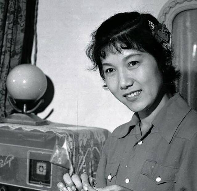 而新凤霞的丈夫吴祖光对她这份真挚的爱情也持以浓烈的回应.