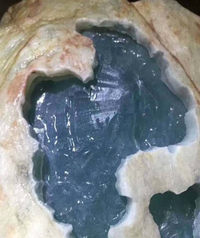 被各位老板拒绝的翡翠赌石,开出13支果冻级玻璃种手镯,后悔死!