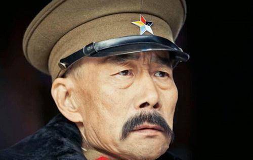 曾经有一次他在《九一三事件》这部话剧中饰演林彪.