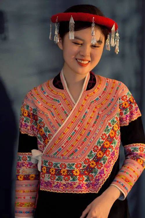 时代面孔|佘燕璇:针线之下,"凤凰"重生_潮绣_畲族_潮州