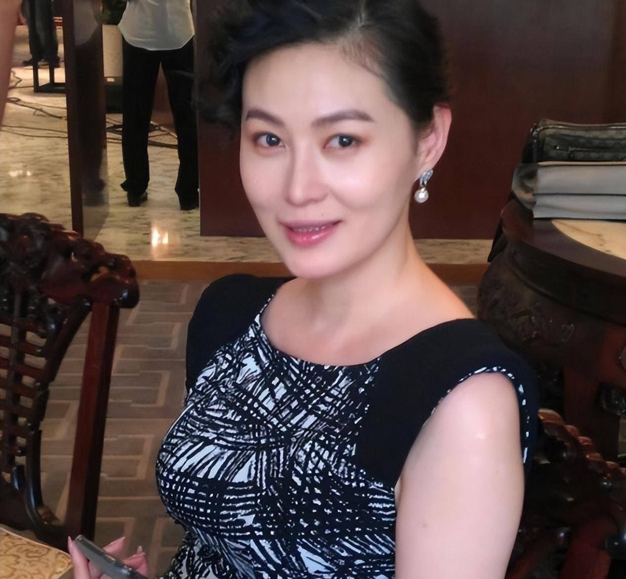 时隔23年,64岁于荣光与王思懿重聚,两人单身依旧引网友撮合_妻子_王玉