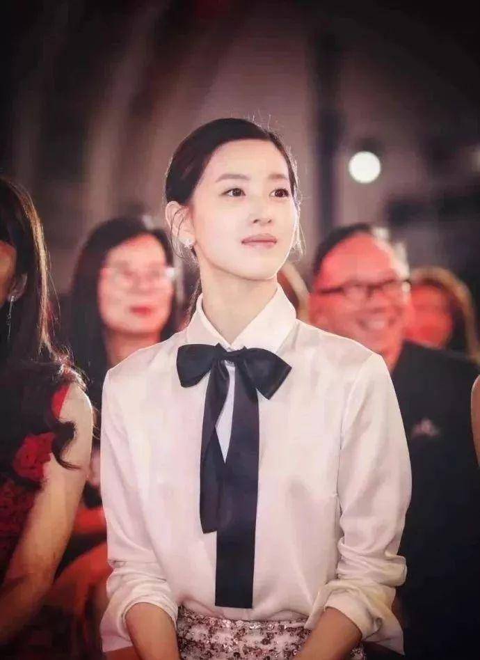 也要快速卖掉悉尼豪宅:2022年7月,章泽天卸任 inwe 因味茶董事一职,由