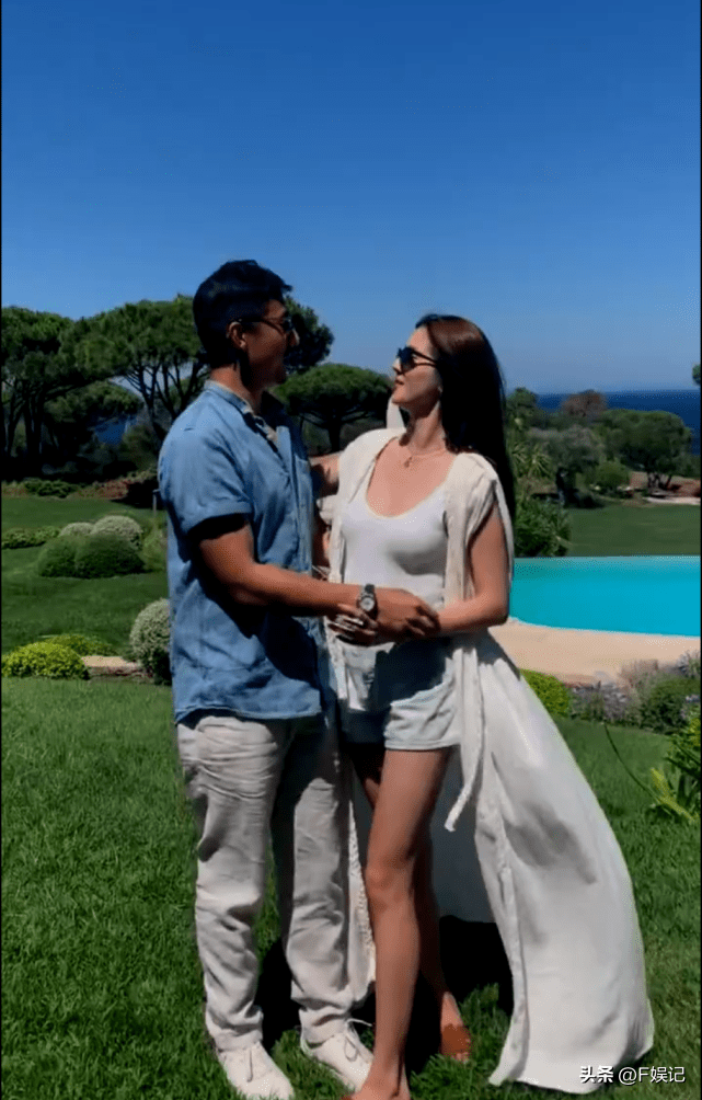 吴千语终于主动公开与男友施伯雄同框合影_照片_感情_视频