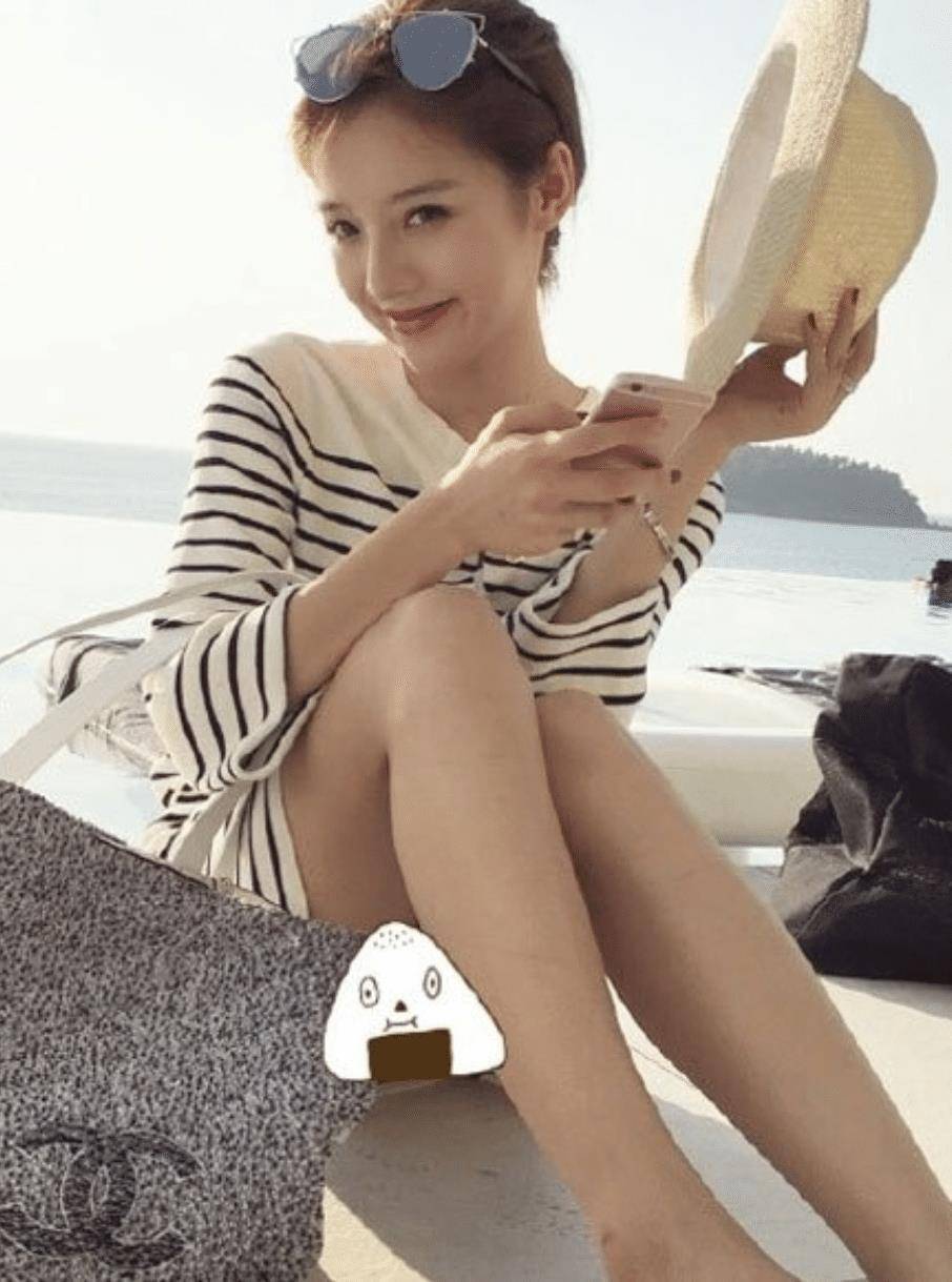 抖音最美网红夏夏母女比基尼照曝光,妈妈身材颜值不输女儿
