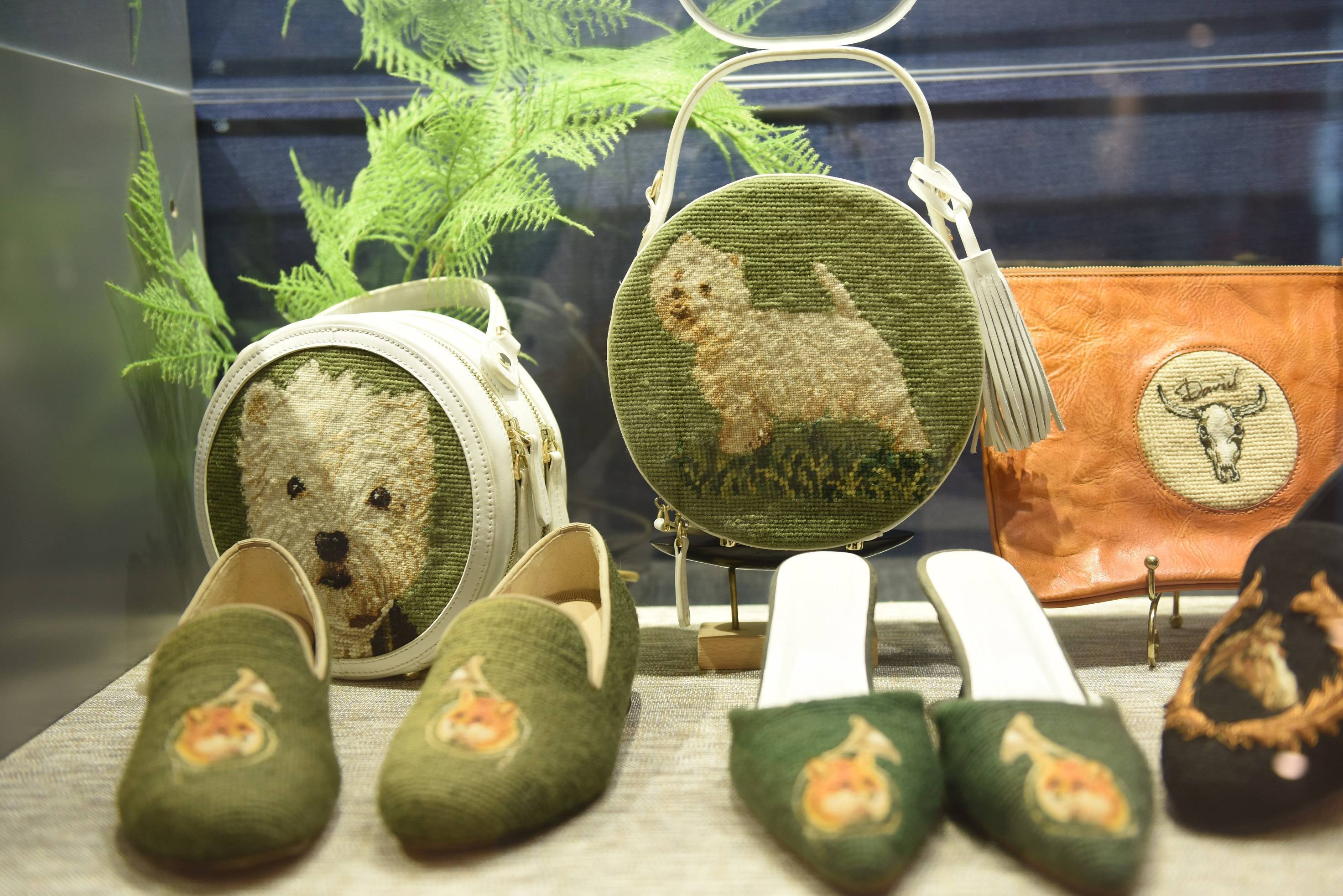 一幅黑白肖像中有3000多种颜色,上海绒绣有多美_作品_油画_色彩