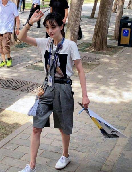 65岁张国立近照曝光,优雅老去,才是对自己最大的尊重_郑爽_因为_年龄