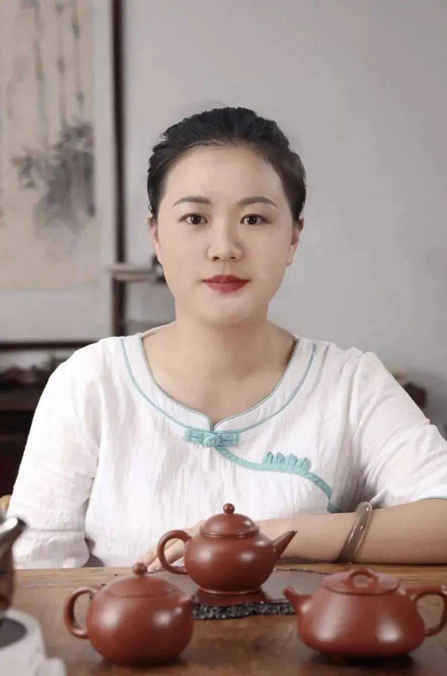 紫砂王朝:青年陶艺家【田玲】,"朱泥女神",特色粗砂_艺术_作品_基础