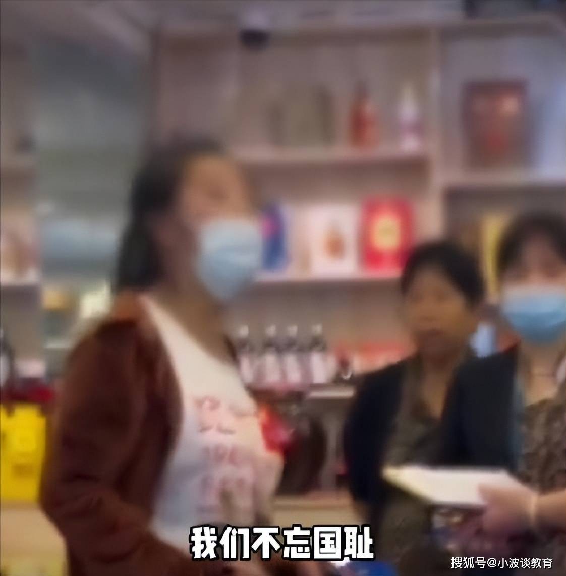 湖南一女子：穿和服进店就餐，被热心市民狂怼，网友：干得漂亮！