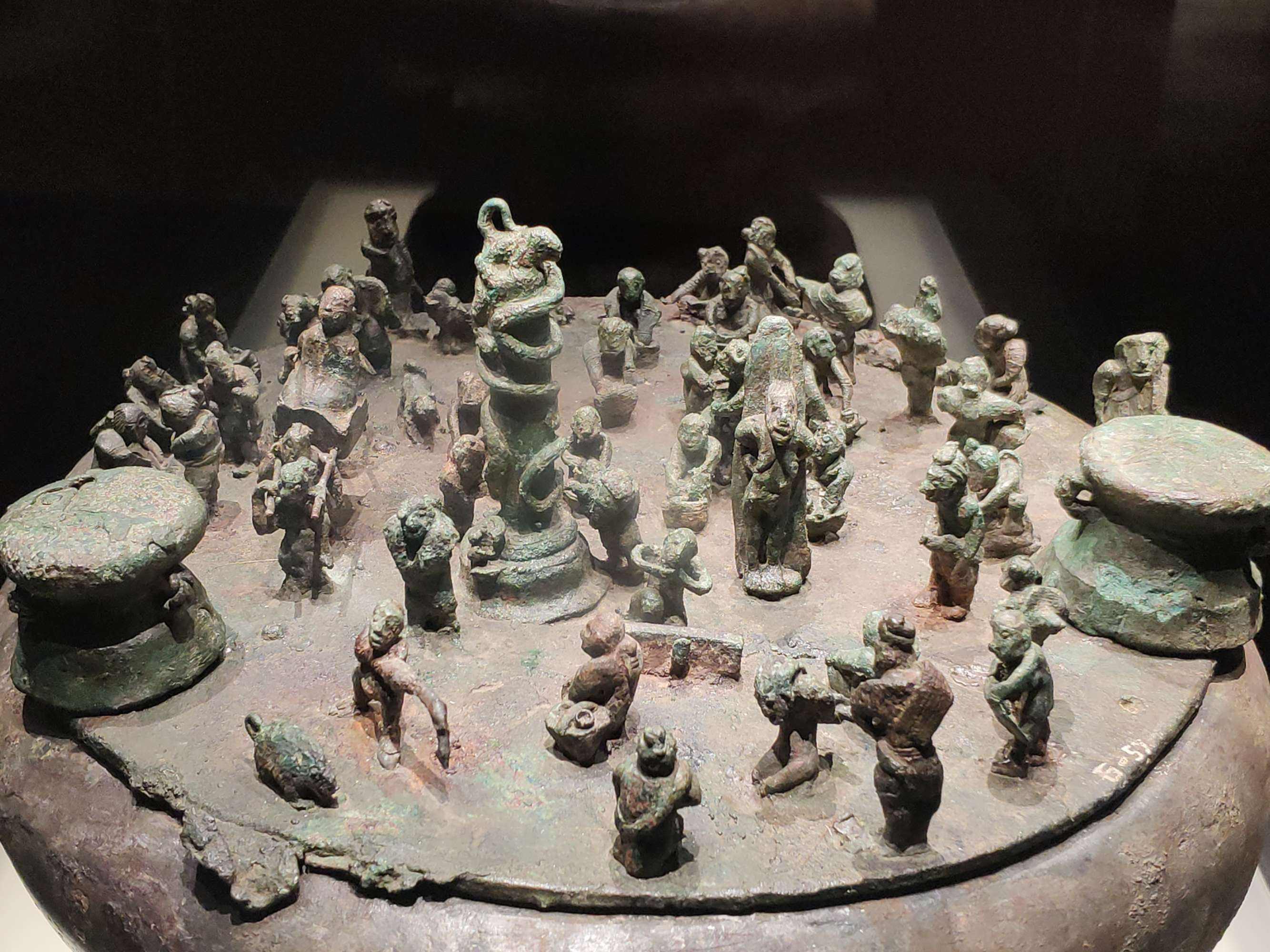 1955年云南挖出滇王墓,诡异景象令人不安,《云南虫谷》是真的?