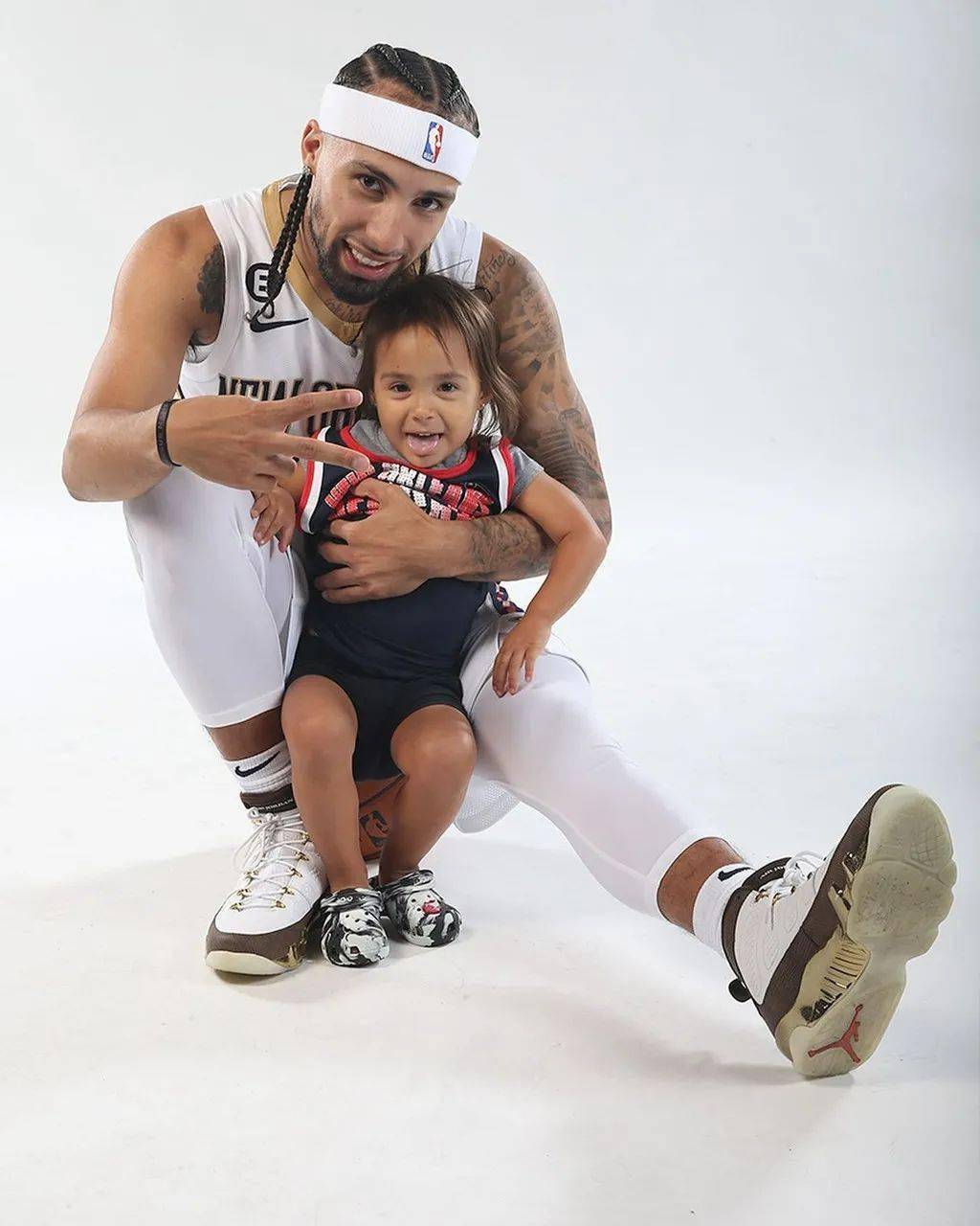 NBA 媒体日球鞋汇总！塔克上脚万元神鞋！詹皇穿的居然是…