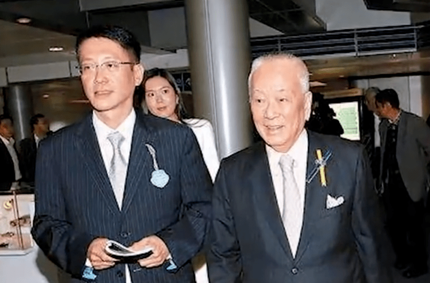 再加上许世勋就这么一个儿子,肯定是对他疼爱有加,对他给予了很高的