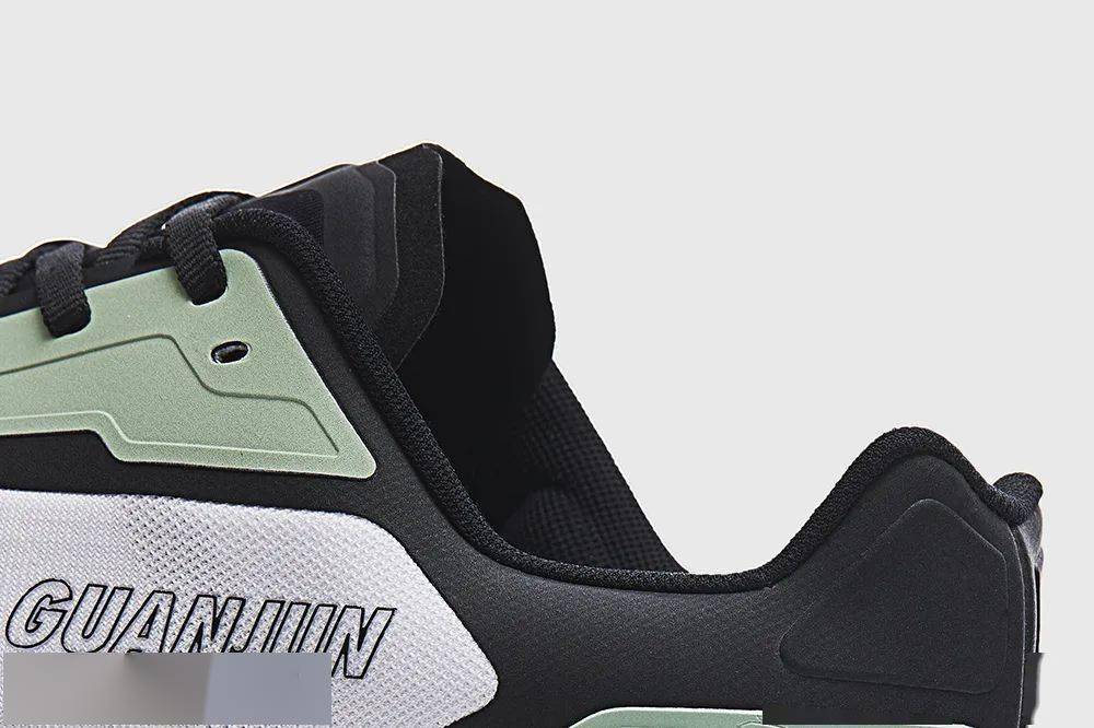 专属打造的鞋领区域亲肤贴合ortholite03高回弹抗压泡棉,缓震与稳定