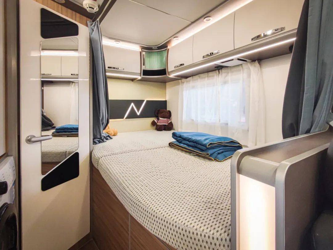 新星旅行官五十铃700p轻卡房车,全新内饰展现不同房车生活!