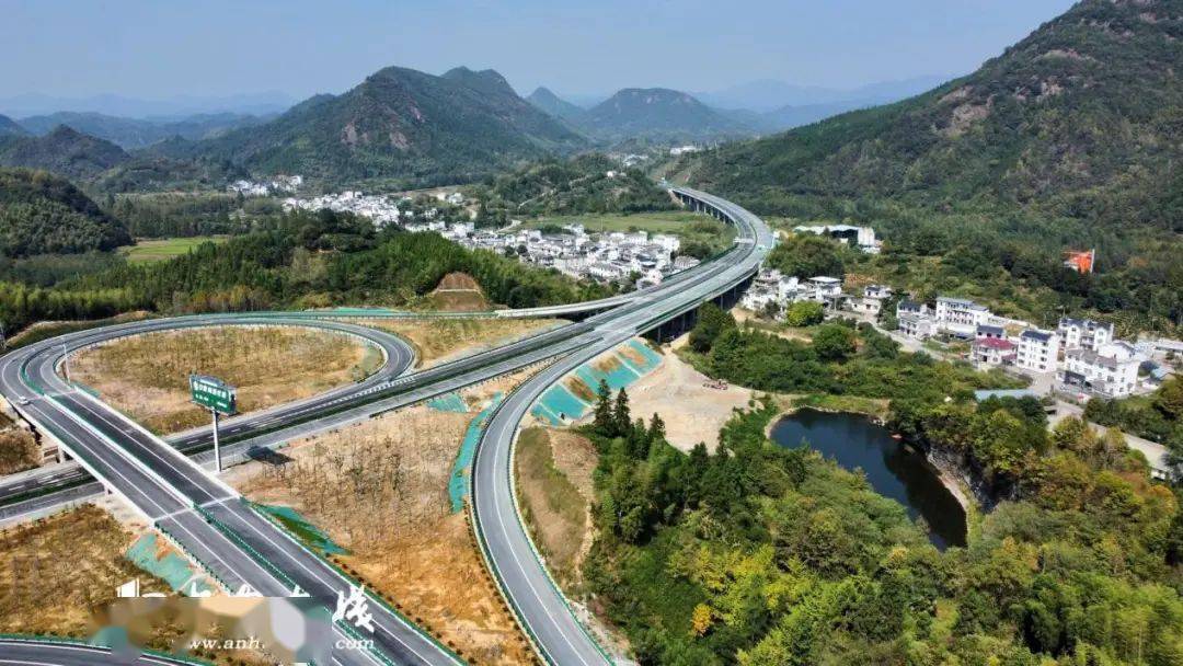 建成通车目前正在收尾清扫阶段已通过交工验收德上高速石台至祁门段
